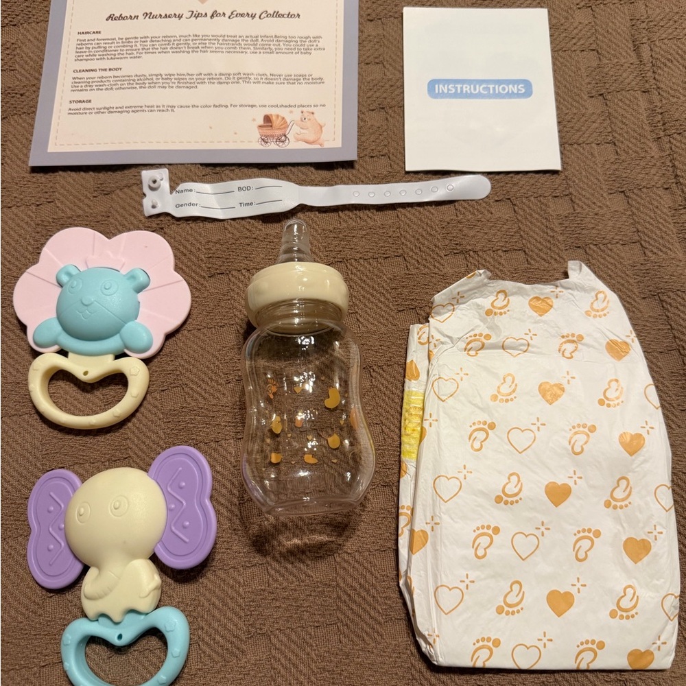 Reborn Baby Doll with Clothing and accessories - Picture 2 of 4